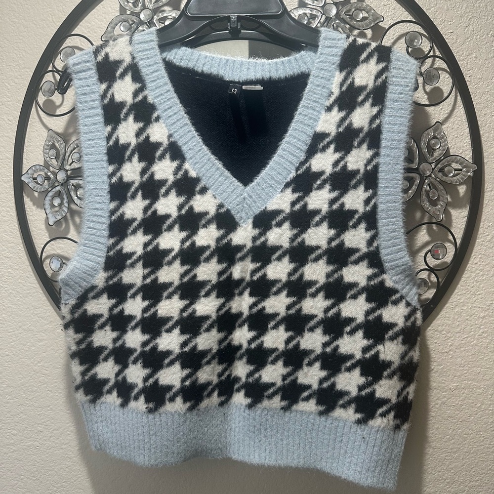 H&M Houndstooth Sweater Vest in Black, White, and Light Blue